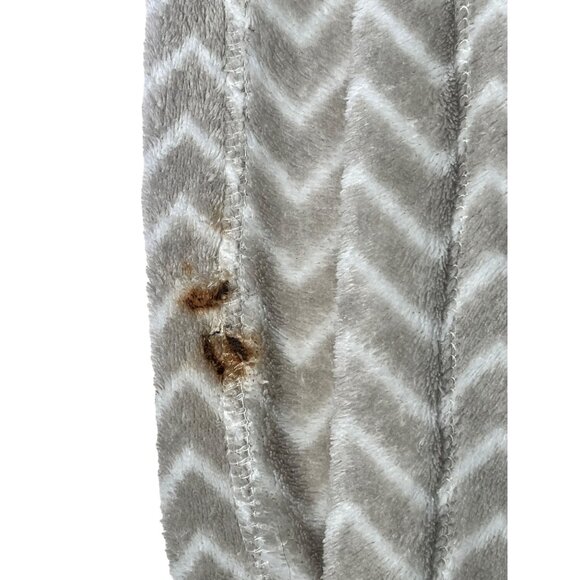 Circo Throw Gray Chevron Pattern 60”" x 45”Polyester Soft & Cozy 19b - Picture 4 of 7